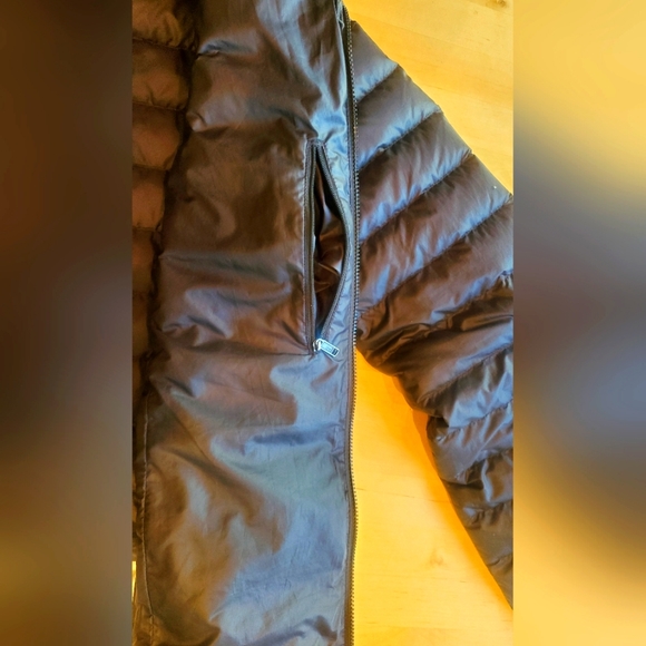 Patagonia womens short down jacket, medium - Picture 3 of 6